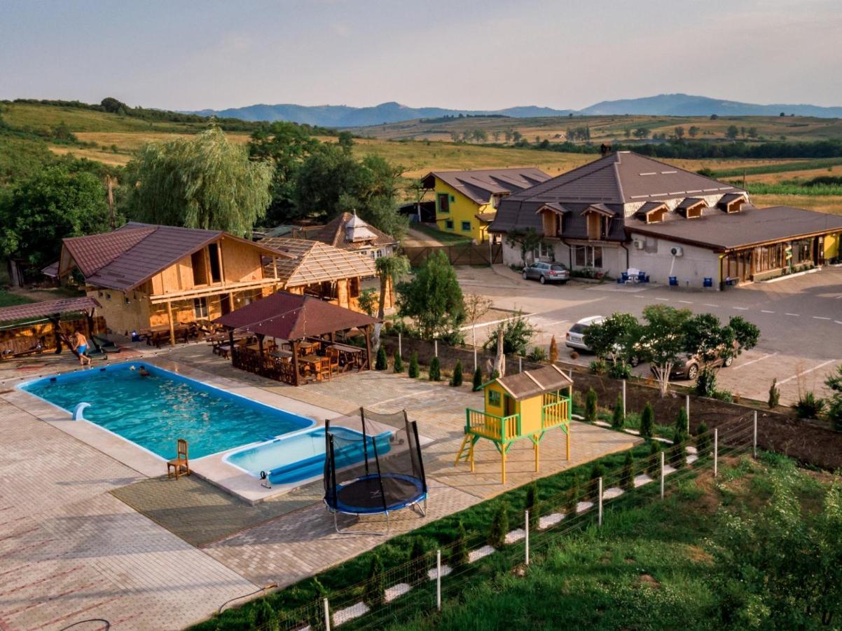 Complex Stefanesti Hotel Bozovici Bagian luar foto